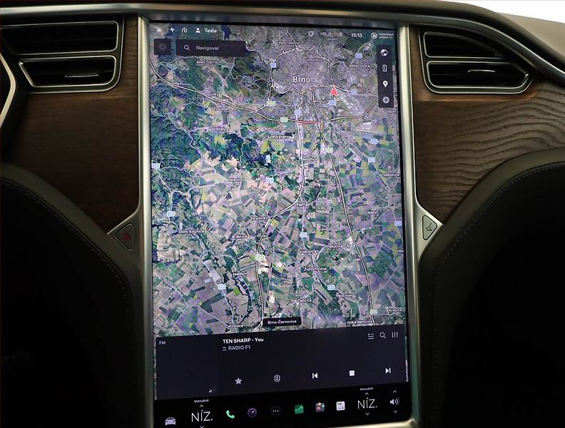 Tesla Model S (2018) 75D - fotka 12 z 27
