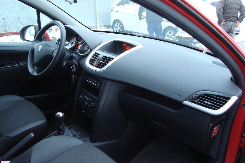 Peugeot 207 (2010) 1.4i, Zakoup.v ČR, Naj.70 Tis. - fotka 39 z 52