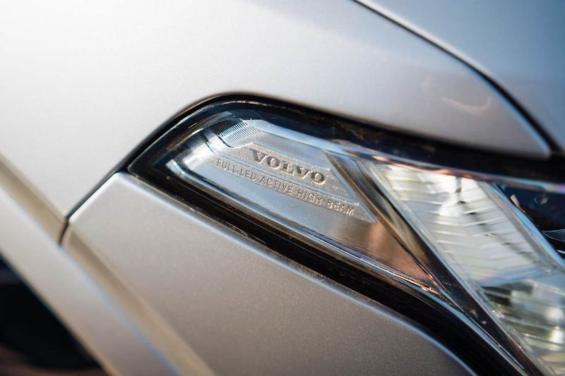 Volvo XC90 (2022) B5 AWD - fotka 8 z 28