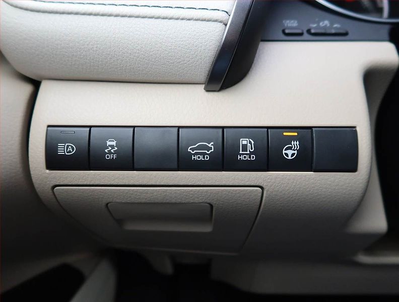 Toyota Camry (2024) Executive 2.5 Hybrid - fotka 19 z 25