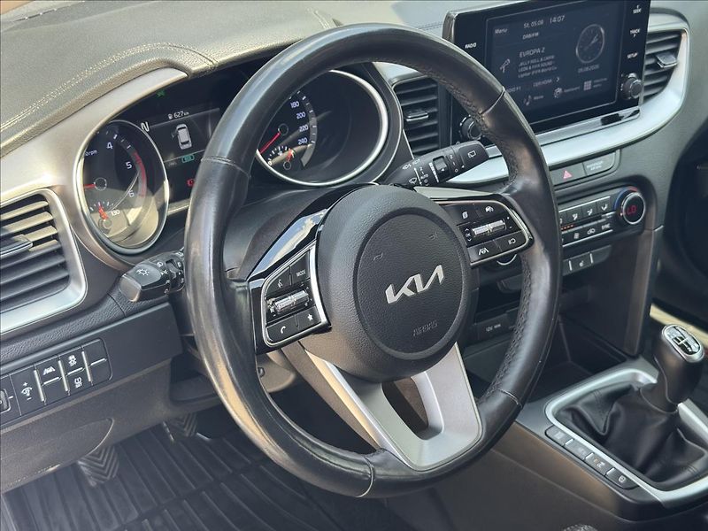 Kia Ceed 1,6 CRDI 100kW Exclusive ČR DP - fotka 10 z 30