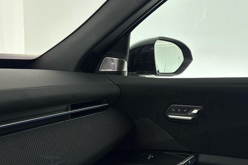 BMW iX3 50 xDrive - fotka 17 z 26