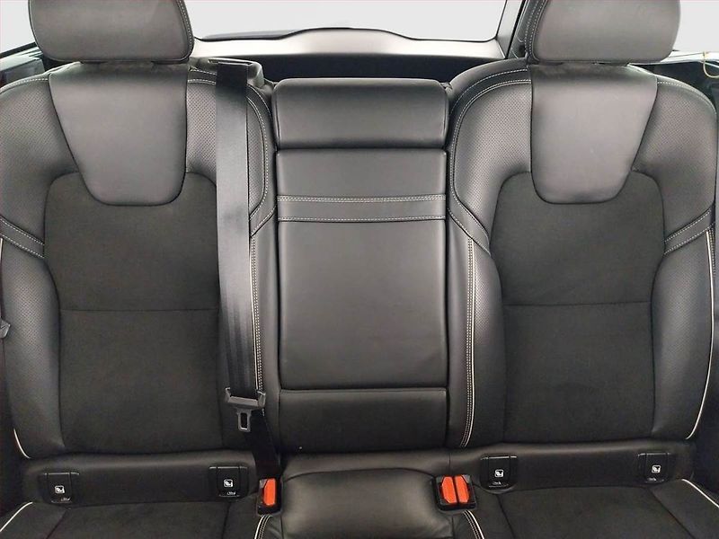 Volvo V90 (2019) T8 Twin Engine AWD - fotka 10 z 25