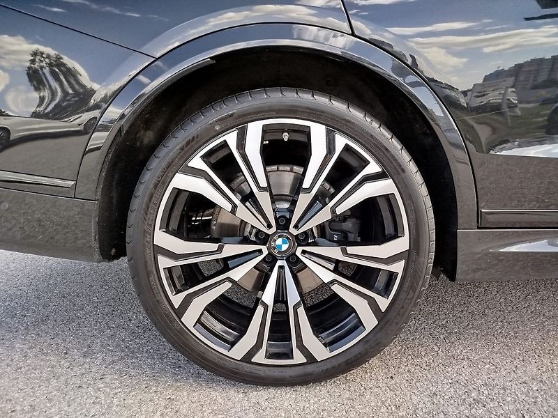 BMW X7 xDrive40d - fotka 14 z 38