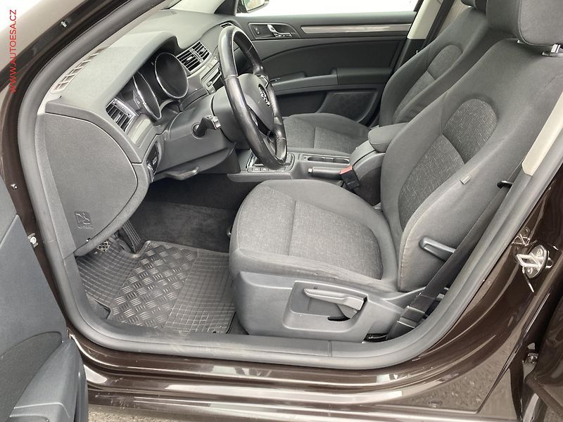 Škoda Superb (2013) 1.4 TSi, AC, temp - fotka 9 z 17
