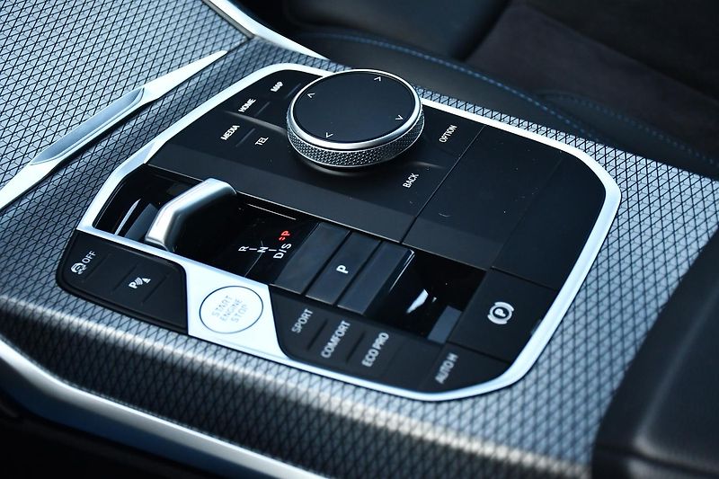 BMW Řada 3 320d xDrive M-SPORT ČR 1.M - fotka 33 z 51