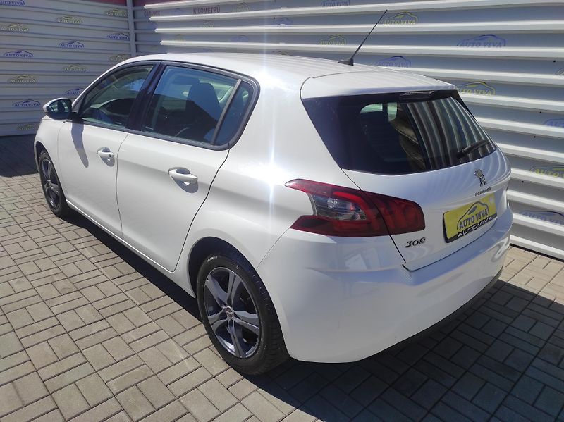 Peugeot 308 1,2 PureTech 81kw,Po SERVISU!! - fotka 4 z 29