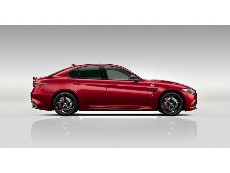 Alfa Romeo Giulia (2026) 2.9 V6 BiTurbo 520k QV Carbon - fotka 2 z 6