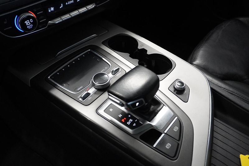 Audi Q7 3.0 TDI QUATTRO AUTOMAT - fotka 15 z 33