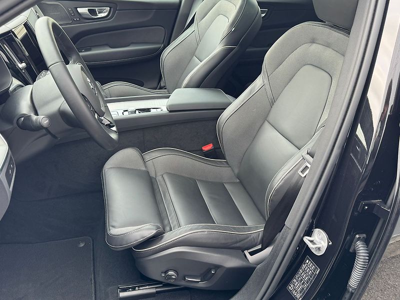 Volvo XC60 T8 ULTRA BLACK EDITON ,335 kW - fotka 11 z 23