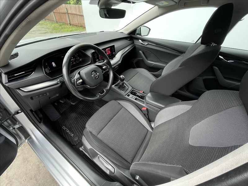 Škoda Octavia 2,0 TDI Combi Ambition Plus - fotka 5 z 22