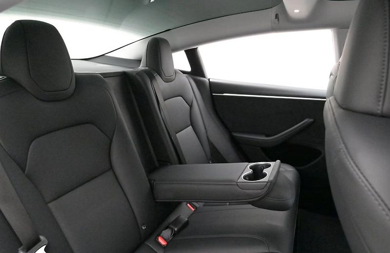 Tesla Model 3 LR AWD SoH 92% Autopilot Pano. - fotka 18 z 23