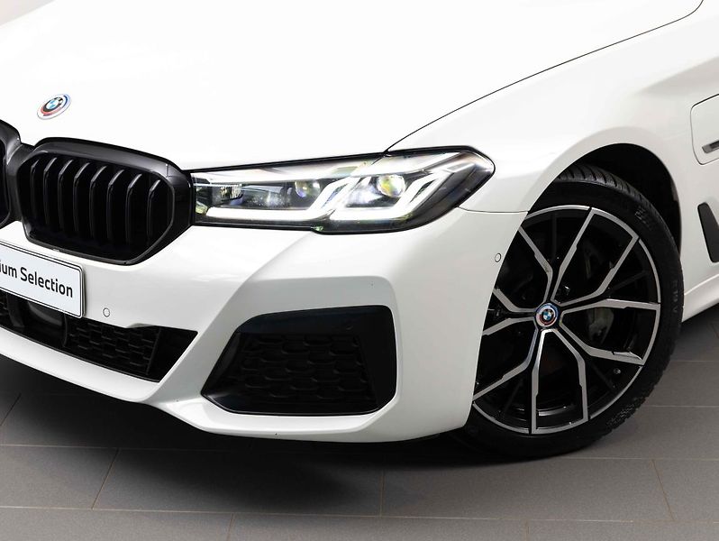 BMW Řada 5 545e xDrive Sedan - fotka 7 z 23