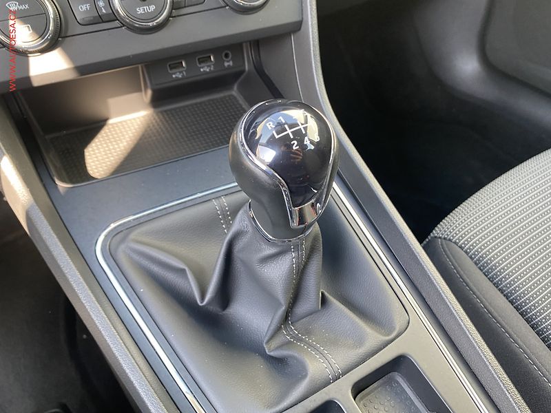 Seat Leon (2019) 1.5 TSi, Style, LED, +kola - fotka 16 z 18
