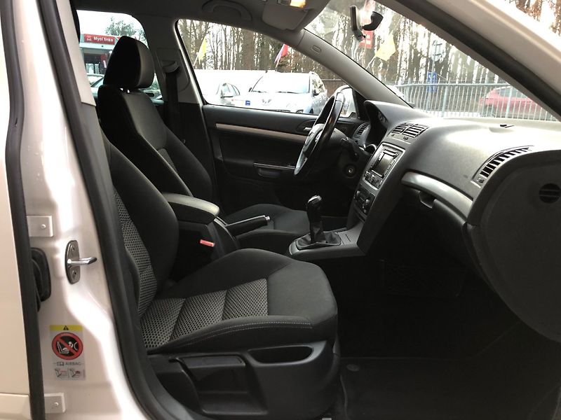 Škoda Octavia (2012) 1.6 TDi, 4x4, navigace - fotka 15 z 31