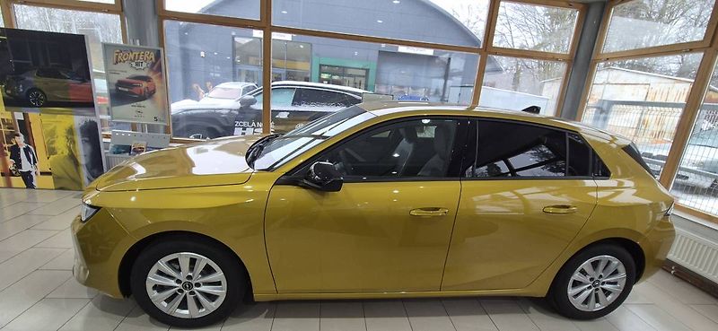 Opel Astra Edition HB 1.2 TURBO (96kW/130 - fotka 2 z 32