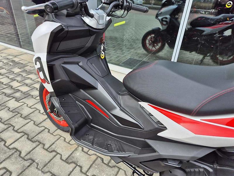 Aprilia SR GT 125 (2026) SPORT - AKČNÍ CENA - fotka 12 z 62