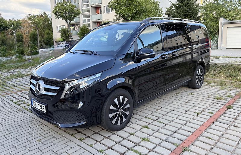 Mercedes-Benz Třídy V (2023) V300d L LUX 6/7+1 PANO 4M - fotka 2 z 21