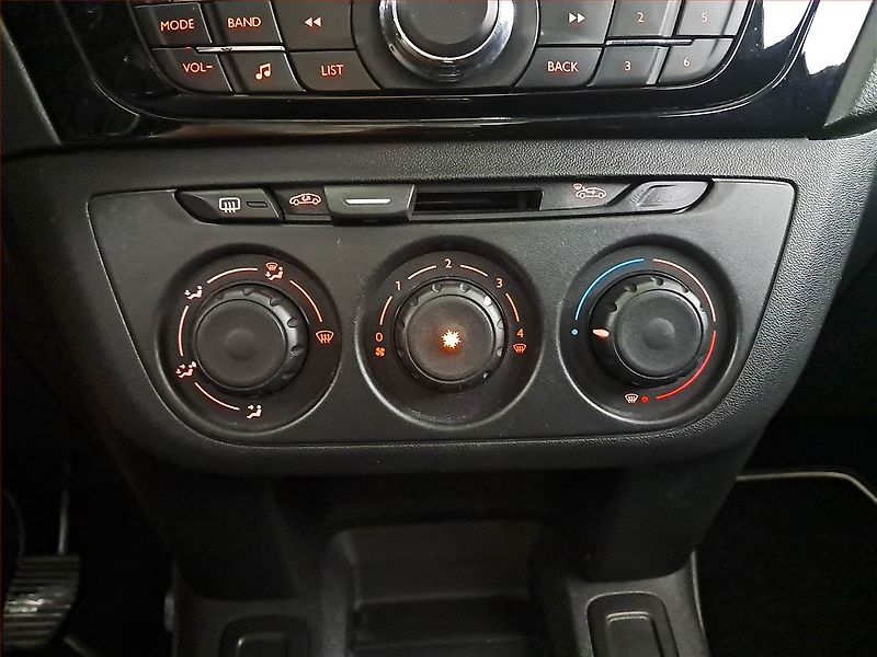 Peugeot 301 (2014) 1.2 VTi - fotka 13 z 15