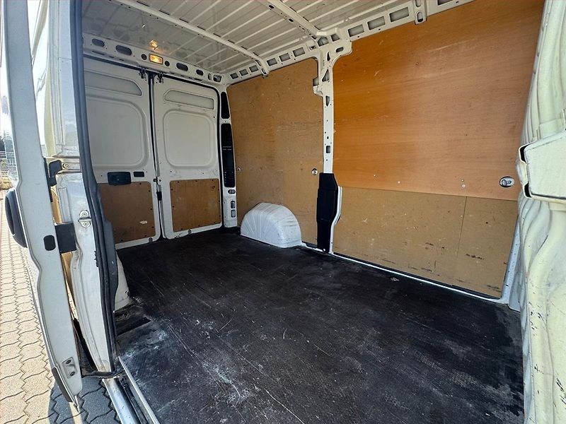 Peugeot Boxer (2018) 2.0 BlueHDi, L2H2, 1.0t - fotka 12 z 12