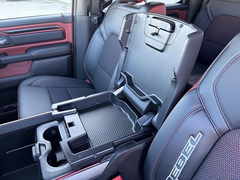 RAM 1500 (2026) REBEL V8 HEMI 2026 - fotka 36 z 47