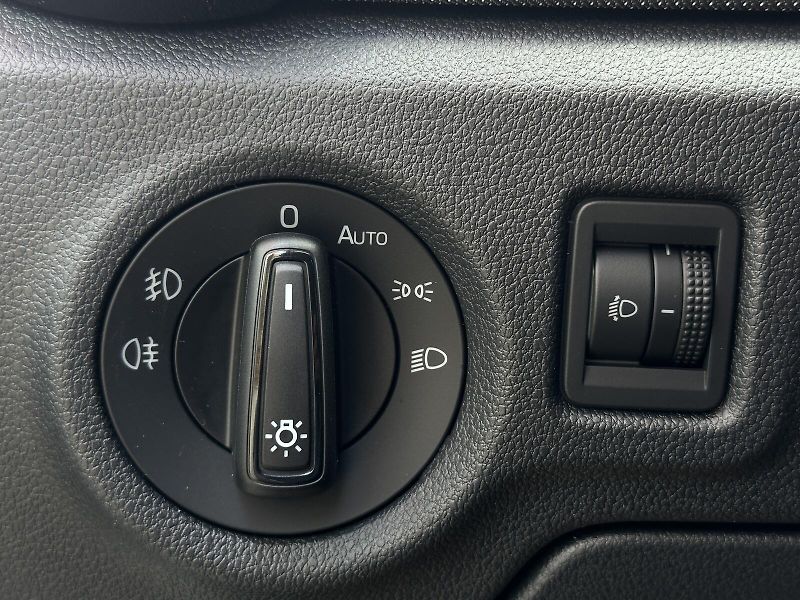 Škoda Fabia 1.0TSi 95PS LED V.Cockpit Clim - fotka 13 z 34