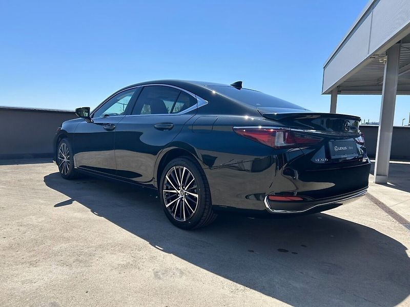 Lexus ES 300h 300h 2.5 HEV PRESTIGE TOP - fotka 3 z 15