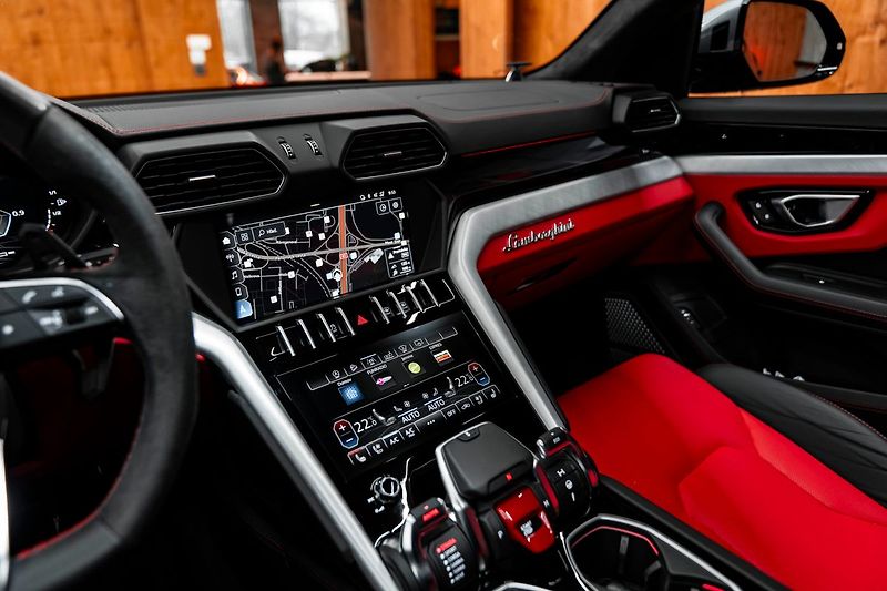 Lamborghini Urus 4.0 V8, B&O, Pano, Masáže, Noč - fotka 13 z 36