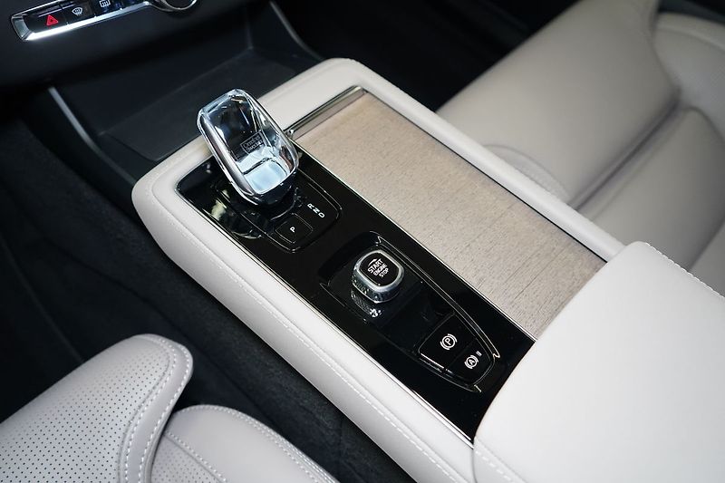 Volvo XC90 T8 PLUS Bright, Vzduch, 360° - fotka 40 z 50