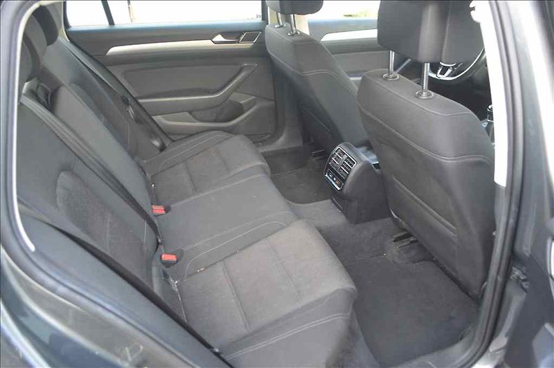 Volkswagen Passat (2017) VARIANT1,6 TDI BMT - fotka 21 z 22