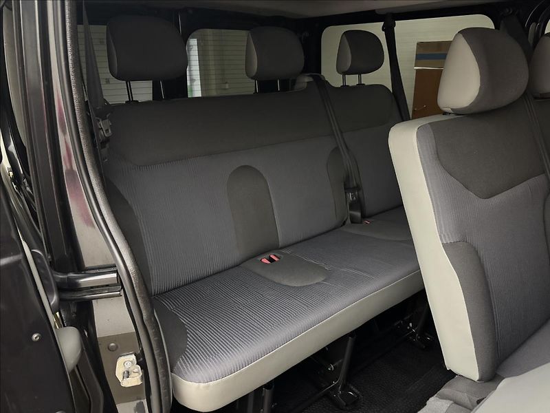 Opel Vivaro 2,5 107kW 9MÍST AC TAŽNÉ 1.MAJ - fotka 23 z 30