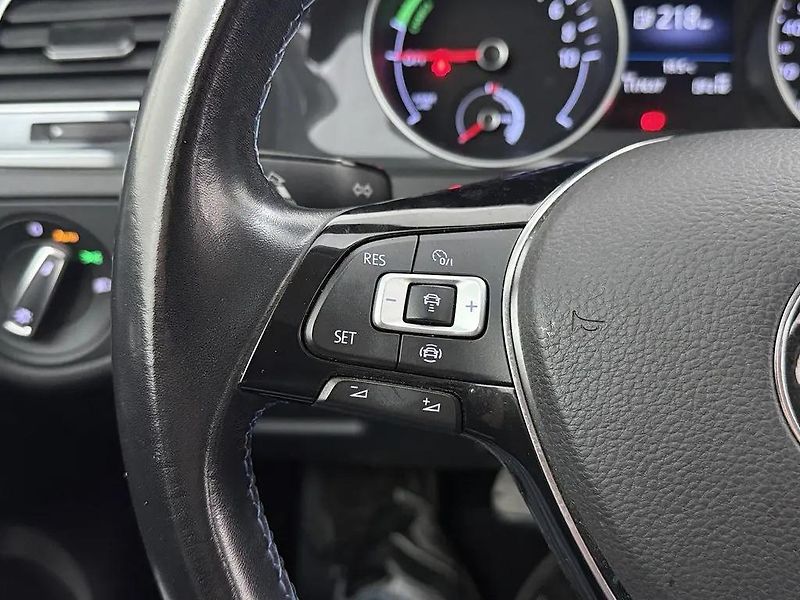 Volkswagen e-Golf 100kW Edition ACC 1.Maj DPH - fotka 4 z 12