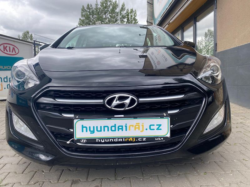 Hyundai i30 1.6-NÍZKÉ KM-1.maj-facelift - fotka 4 z 18