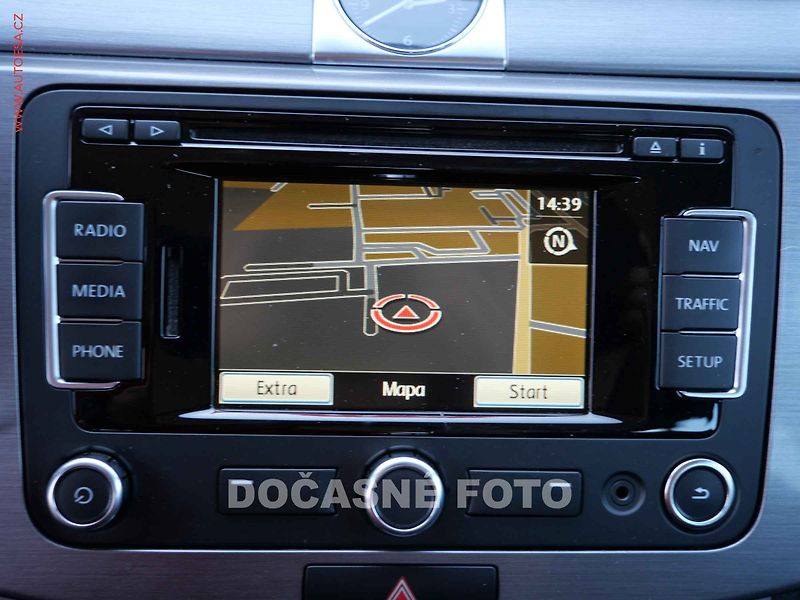 Volkswagen Passat (2014) 2.0 TDi, Navi, xenon - fotka 20 z 23