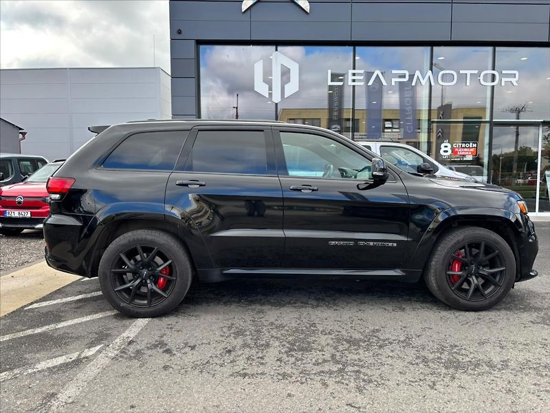 Jeep Grand Cherokee 6,4 SRT  6,4 V8 Hemi - fotka 7 z 30
