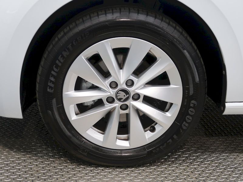 Škoda Scala (2025) SELECTION 1.0TSI 85KW - fotka 12 z 39