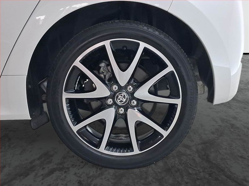 Toyota Yaris (2020) Kůže, Tempomat, Park. senzory, - fotka 14 z 19