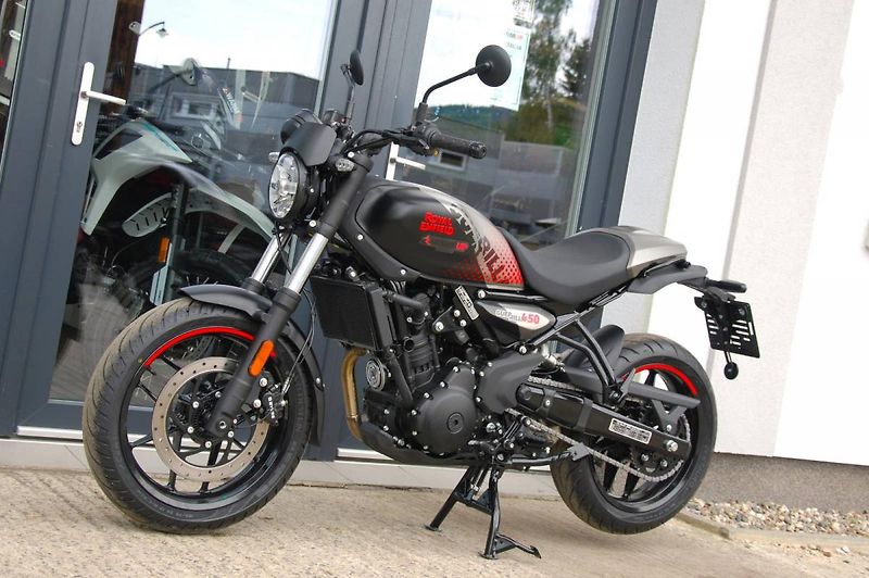 Royal Enfield (2026) Guerrilla 450 Apex Black - fotka 4 z 25