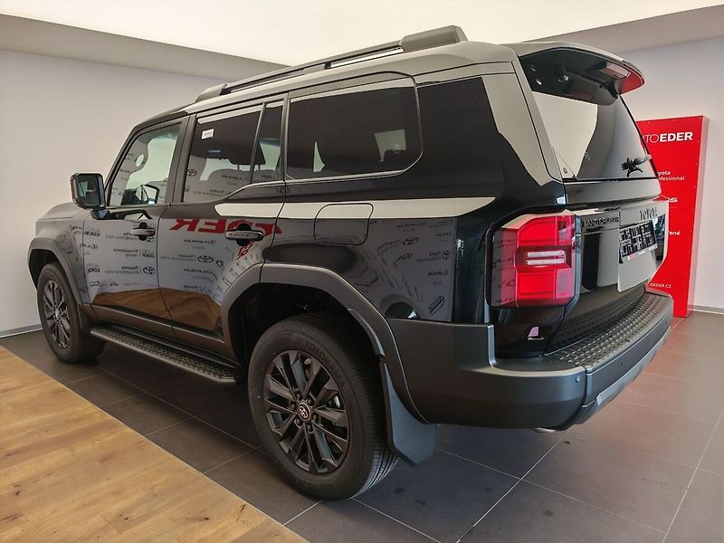 Toyota Land Cruiser 2.8L Diesel Executive 4x4 - fotka 6 z 48