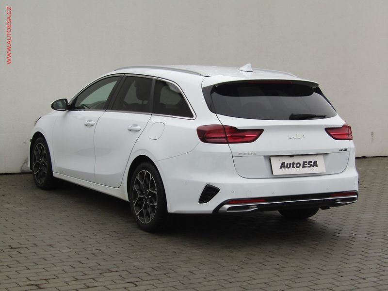 Kia Ceed (2022) 1.5 T-GDi, ČR, GT Line, AT - fotka 6 z 22