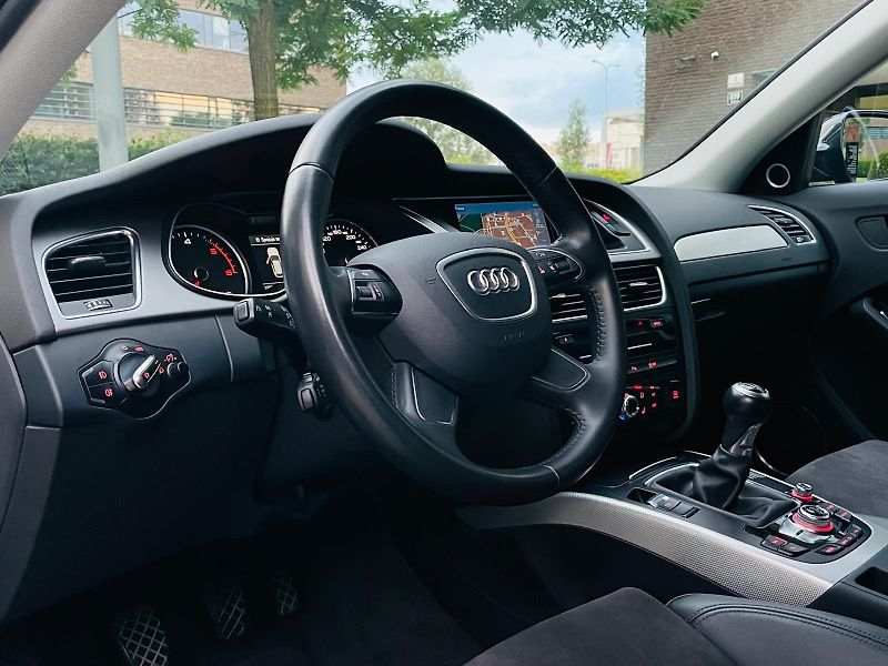Audi A4 2.0TDI VÝHŘEV SENZORY SERVISKA - fotka 28 z 49