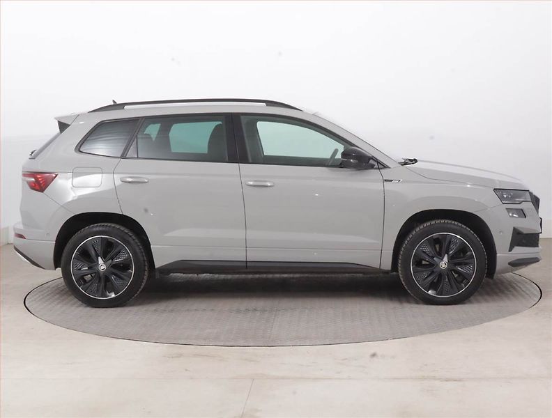 Škoda Karoq (2024) Sportline 1.5 TSI - fotka 6 z 17