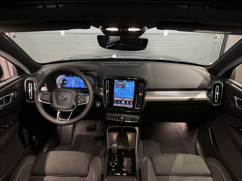 Volvo XC40 (2026) 2,0 B4  Ultra - fotka 29 z 33