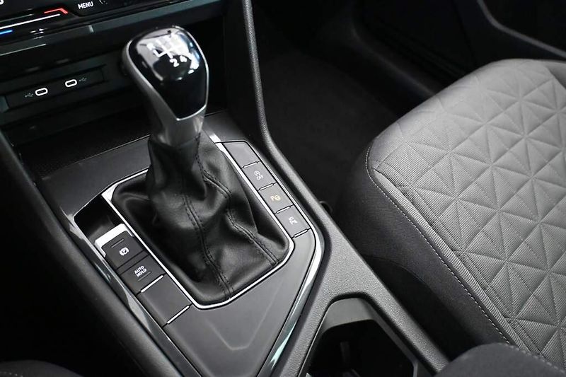 Volkswagen Tiguan (2023) 2.0 Matrix LED Tažné Kamera AC - fotka 23 z 38