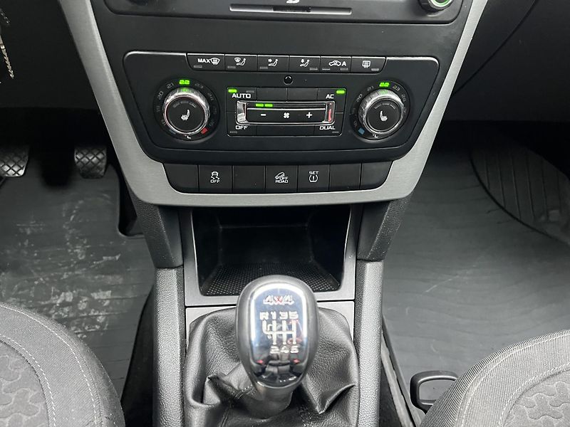 Škoda Yeti (2010) 2,0 TDi 103Kw 4X4 MAN.ČR!!! - fotka 14 z 18