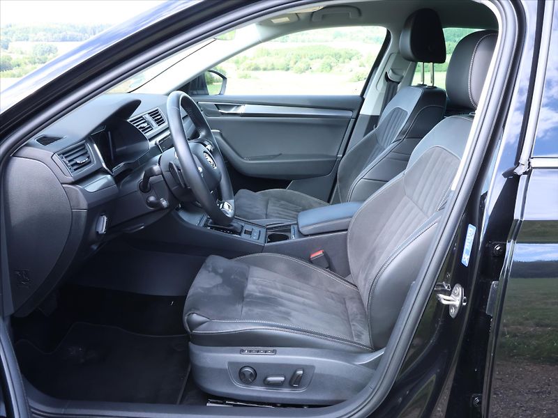 Škoda Superb 2,0 TDI 147kW 4x4 DSG Style+ C - fotka 11 z 34