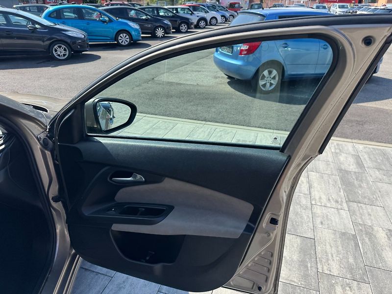 Fiat Tipo (2017) 1.6 MujtiJet 88kW - fotka 24 z 31