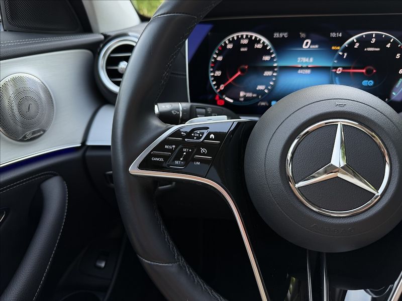 Mercedes-Benz Třídy E 300de 4Matic - fotka 15 z 34