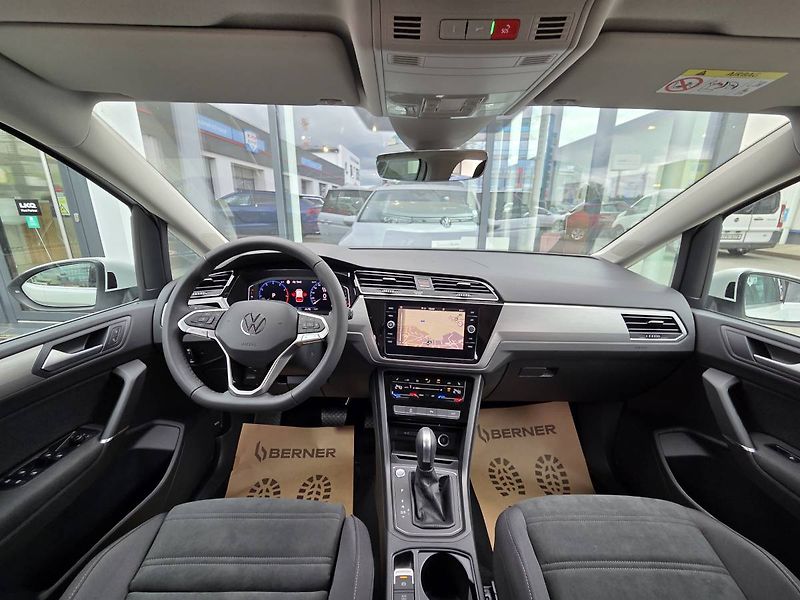 Volkswagen Touran (2026) 1.5 TSI DSG 7míst - fotka 13 z 48