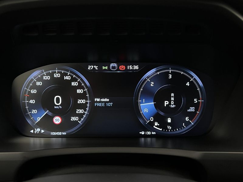 Volvo XC90 B5 AWD MOMENTUM PRO AUT - fotka 22 z 40